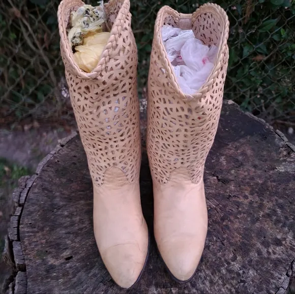Size 8 Vintage Steve Fleming Western Style Mid Calf Boots