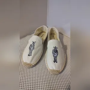 Soludos Women's Size 9 Shoes Canvas with Zebra Embroidery New Without Tags