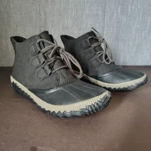 Sorel Boots Womens Size 8 Black Out N About Plus Booties Full Grain Leather