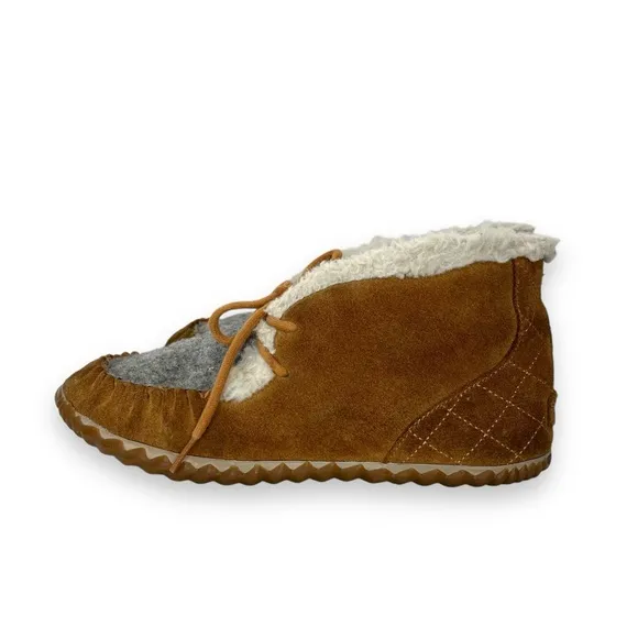 Sorel Out N About Tan Suede Leather Grey Felt Slip-On Moccasin Bootie Shoe 9.5