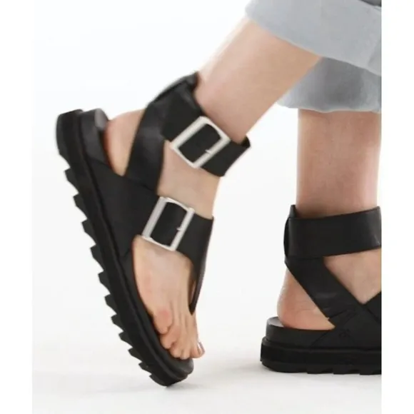 Sorel women’s size 7.5 ROAMING™ T-STRAP SANDALS