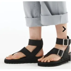 Sorel women’s size 7.5 ROAMING™ T-STRAP SANDALS