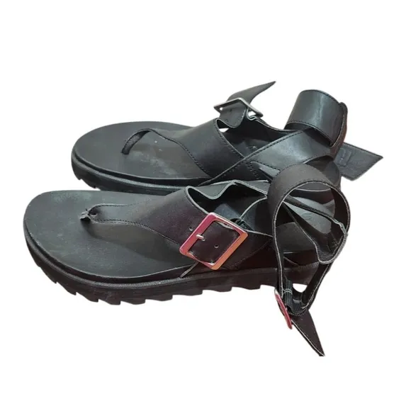 Sorel women’s size 7.5 ROAMING™ T-STRAP SANDALS
