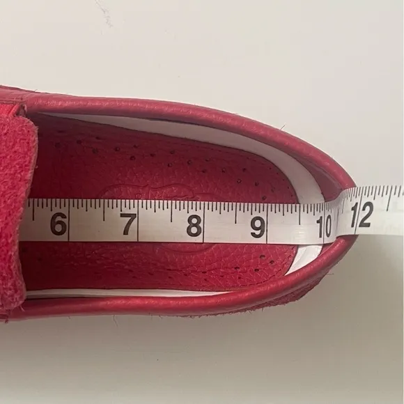 Sperry Suede Leather Boat Loafers Preppy Tassel Red Berry Color 8-8.5 women’s