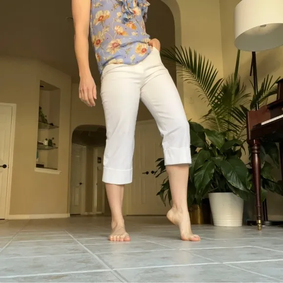 St. John Sport - White Cropped Cuffed Straight Leg Stretch Denim Capri Jeans