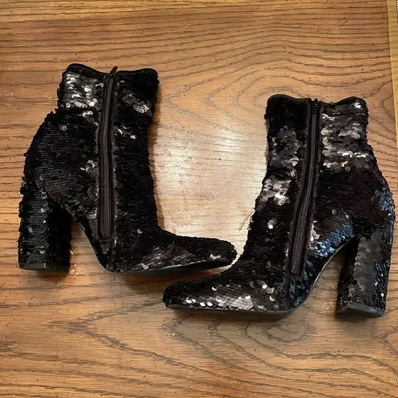 Steve Madden Fulton heeled sequin boots, size 9