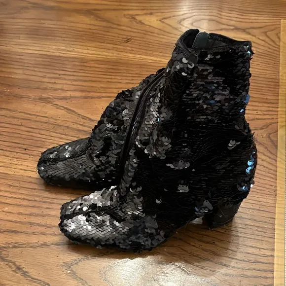 Steve Madden Fulton heeled sequin boots, size 9