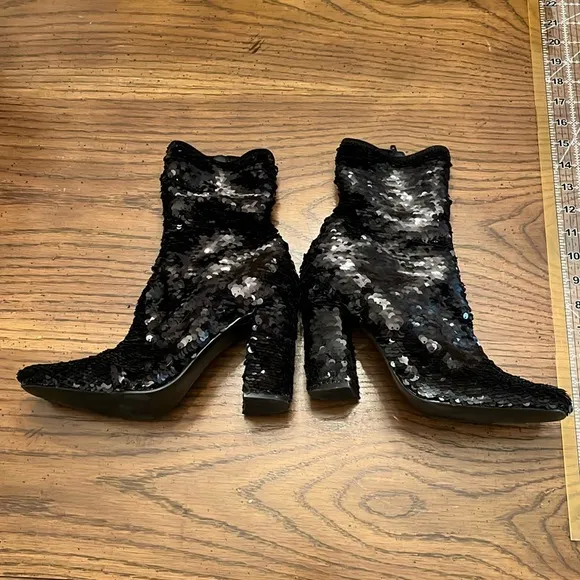Steve Madden Fulton heeled sequin boots, size 9