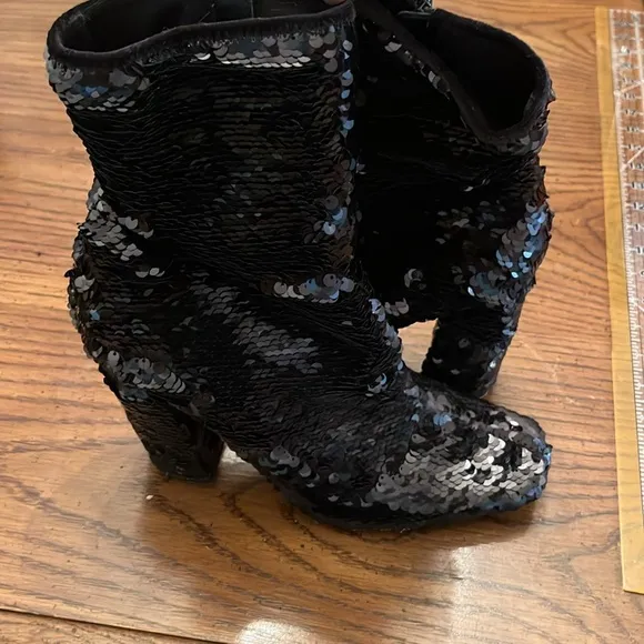 Steve Madden Fulton heeled sequin boots, size 9