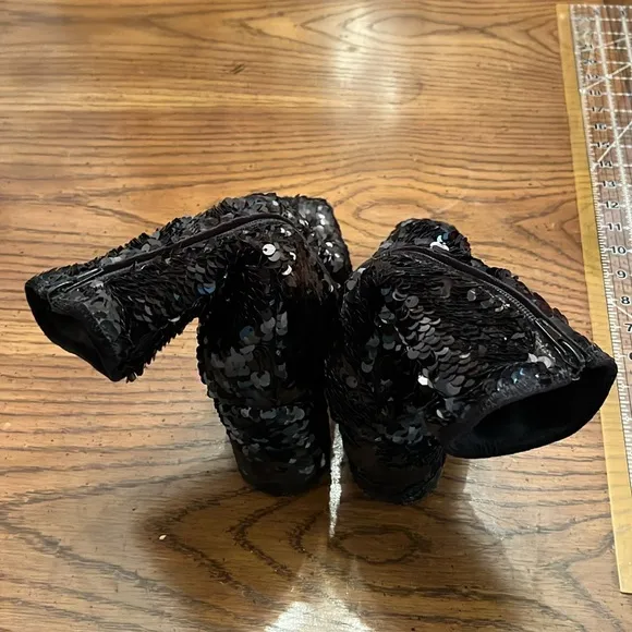Steve Madden Fulton heeled sequin boots, size 9