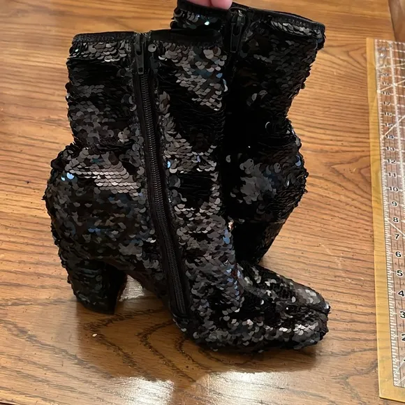 Steve Madden Fulton heeled sequin boots, size 9