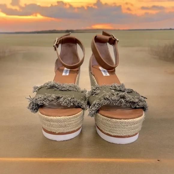 STEVE MADDEN valley girl espadrille wedges. NWOTGreen and Tan size 9‎ NWOT