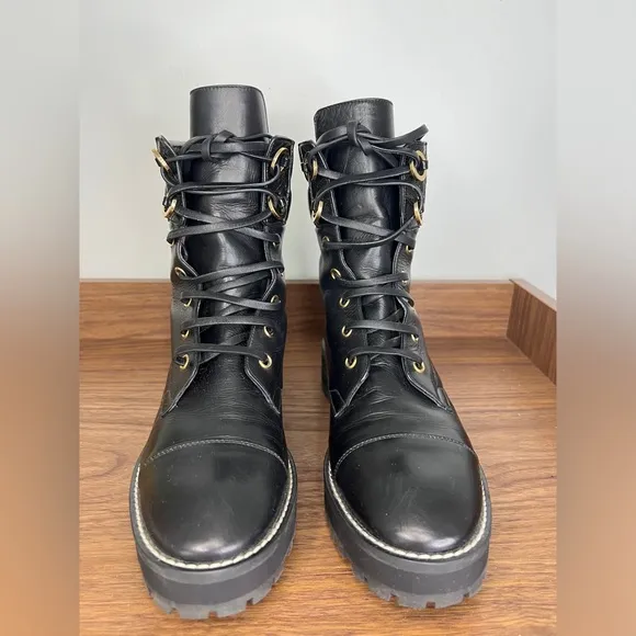 Stuart Weitzman Black Leather Lace Up Combat Boots size 6