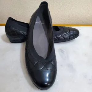 Stuart Weitzman Black Quilted Leather Flats Women's Shoe Size 7 N
