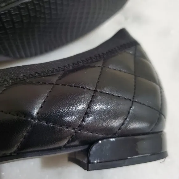 Stuart Weitzman Black Quilted Leather Flats Women's Shoe Size 7 N