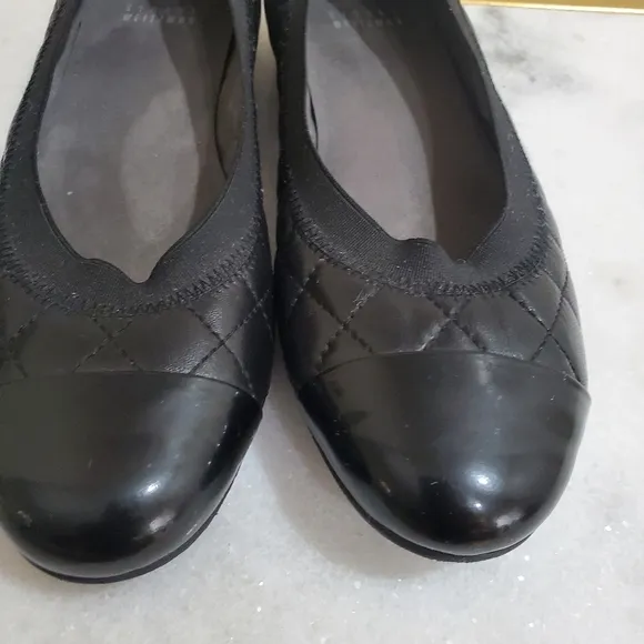 Stuart Weitzman Black Quilted Leather Flats Women's Shoe Size 7 N
