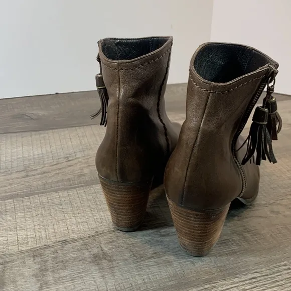 Stuart Weitzman brown leather heeled boots size 8 1/2