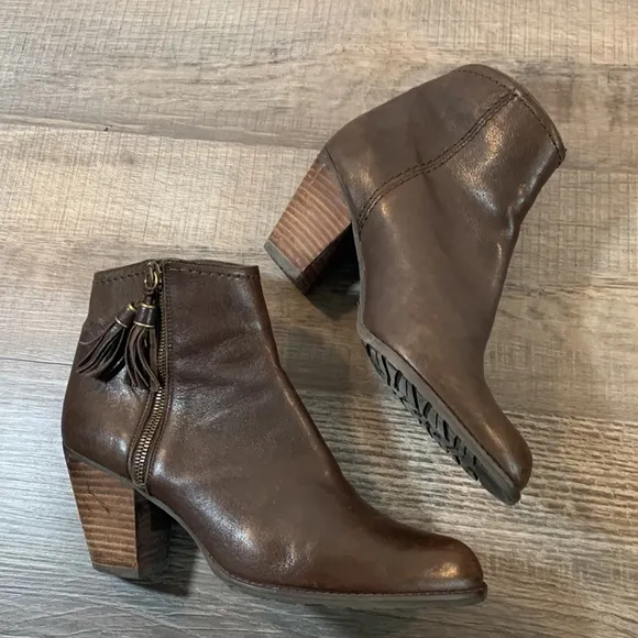 Stuart Weitzman brown leather heeled boots size 8 1/2