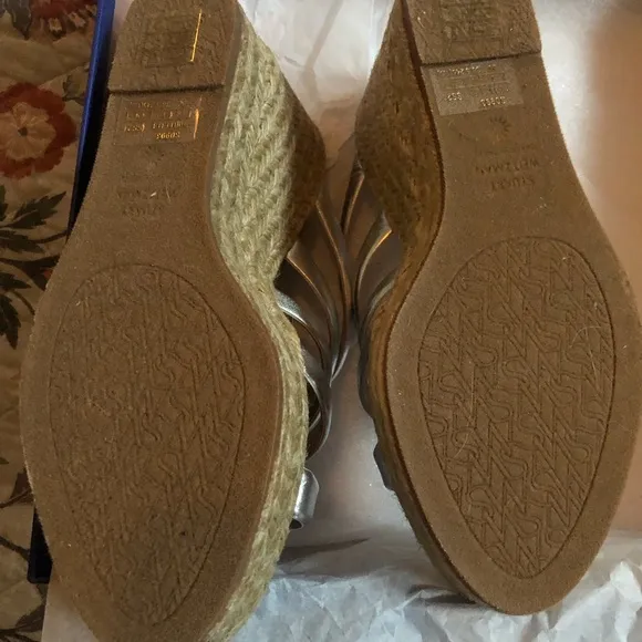 Stuart Weitzman. NIB Lilyana Espadrille Wedges. Size 8