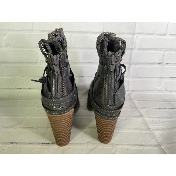 Sugar Puzzled Gray Crochet Lace Buckle Straps Ankle Booties Boots Womens Size 9