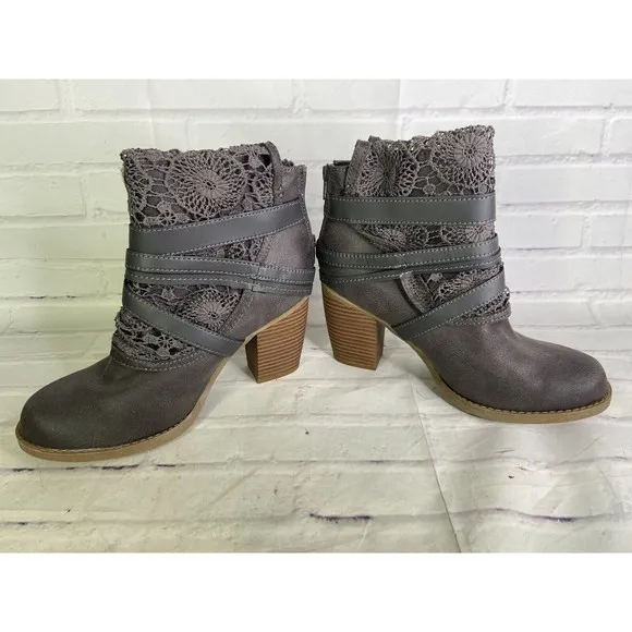 Sugar Puzzled Gray Crochet Lace Buckle Straps Ankle Booties Boots Womens Size 9