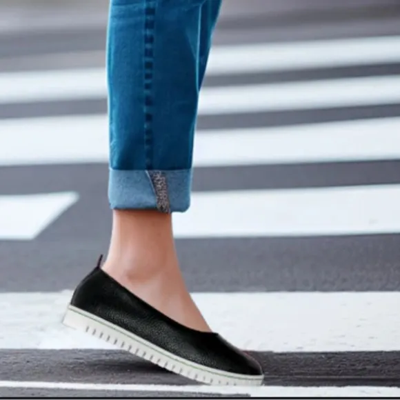 Suggies CUSHY Black leather flats women