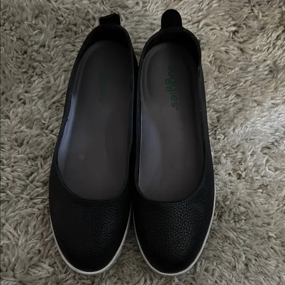 Suggies CUSHY Black leather flats women