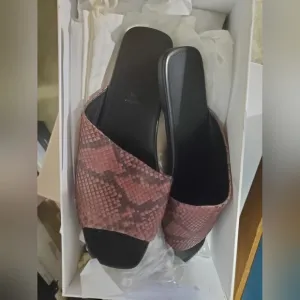Sz 36 and 40 NIB $775 Alumnae Real python Leather flats