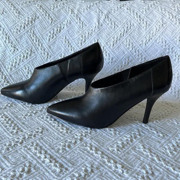 Tahari Korin Black Leather High Heel Booties 7.5M