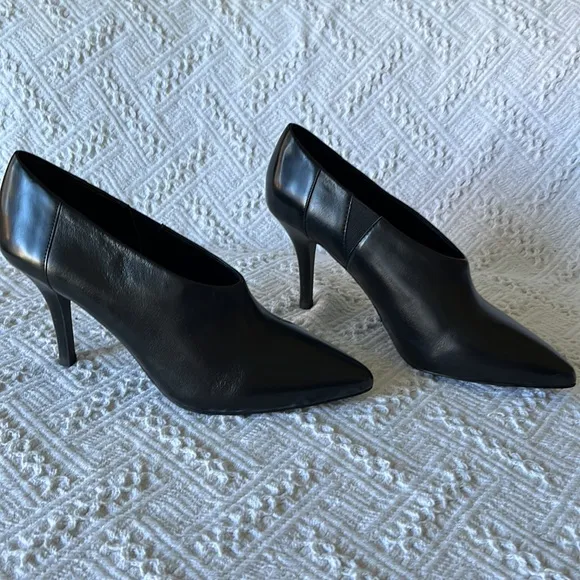 Tahari Korin Black Leather High Heel Booties 7.5M