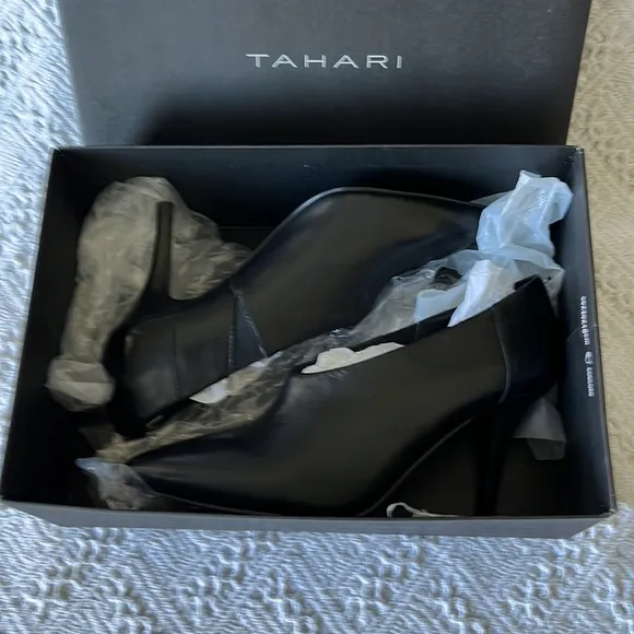 Tahari Korin Black Leather High Heel Booties 7.5M