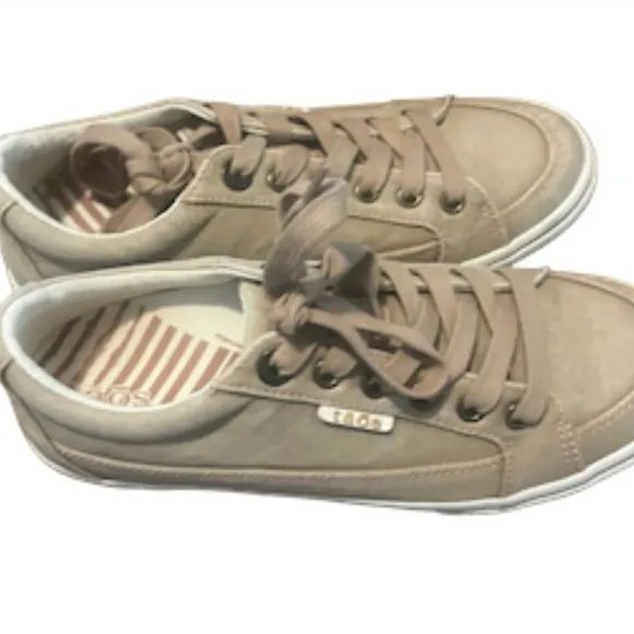 TAOS Moc Star Tan Distressed Canvas Shoes