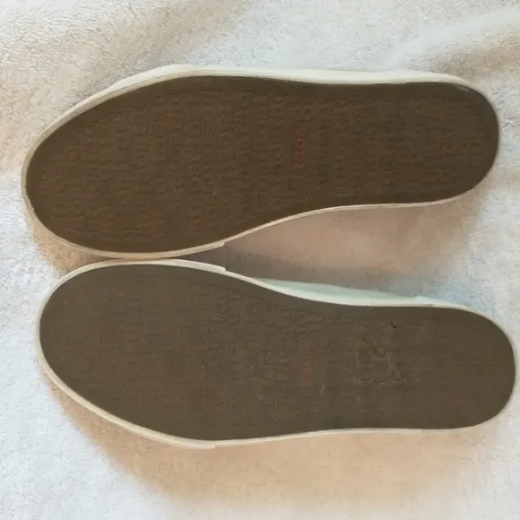 Taos Plim Soul Beige Washed Canvas Sneaker Size 7.5, Women's