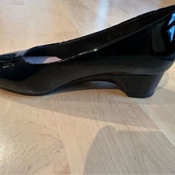 Taryn Rose black patent‎ leather flats