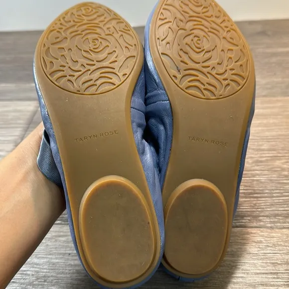 Taryn Rose blue leather flats woman’s size 8.5 (d101)