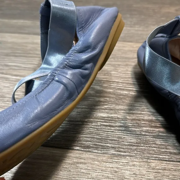 Taryn Rose blue leather flats woman’s size 8.5 (d101)