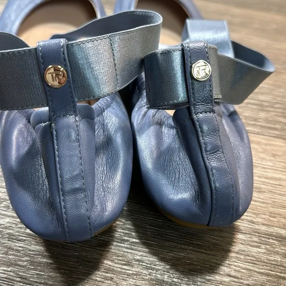 Taryn Rose blue leather flats woman’s size 8.5 (d101)