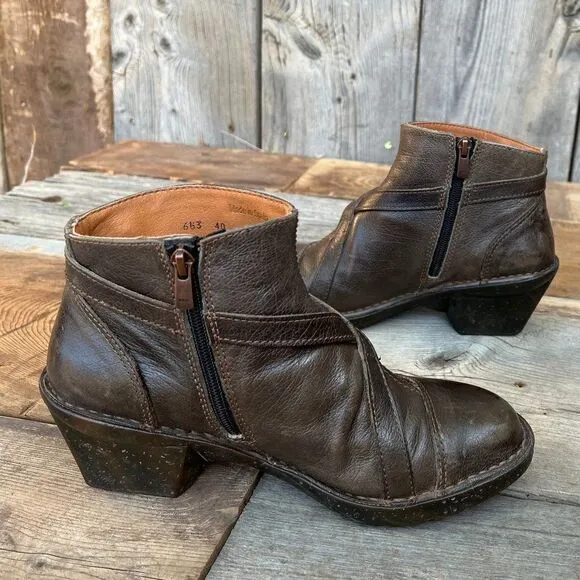 The Art Company Oteiza 653 Geometric Heel Olive Leather Ankle Boot Sz EU 40 US 9