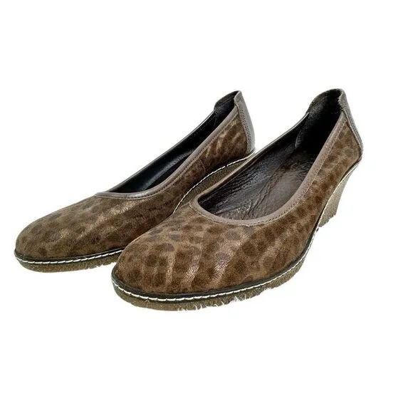 The Flexx Bread and Butter Slip On Sandals Animal Print Wedge Suede Shoes Size 8