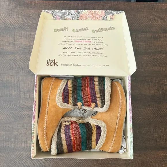 The Sak Pull-On Suede Moccasin Boots Tribal Knit Size 7