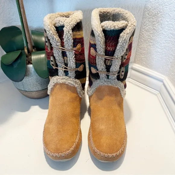 The Sak Pull-On Suede Moccasin Boots Tribal Knit Size 7