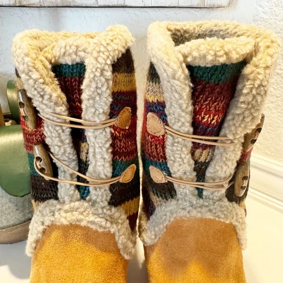 The Sak Pull-On Suede Moccasin Boots Tribal Knit Size 7