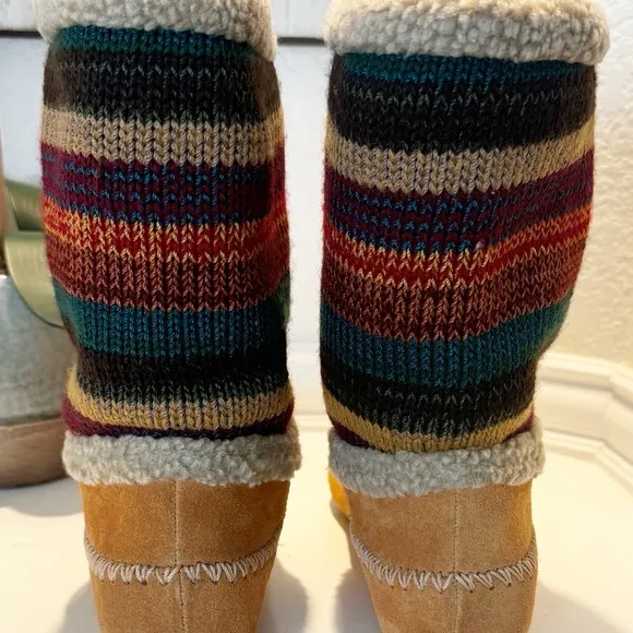 The Sak Pull-On Suede Moccasin Boots Tribal Knit Size 7