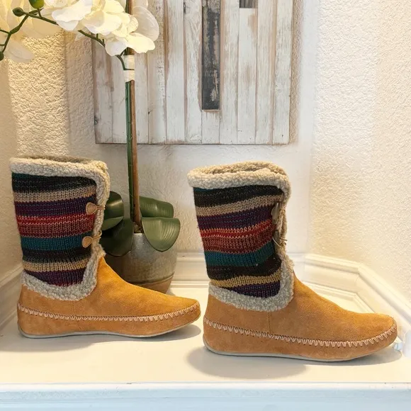 The Sak Pull-On Suede Moccasin Boots Tribal Knit Size 7