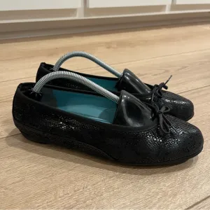 Thierry Rabotin Black Italian Snakeskin Leather Bow Ballet Flats Size 37.5/7.5