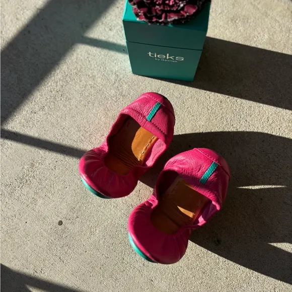 TIEKS AUTHENTIC LEATHER FUCHSIA BALLET FLATS