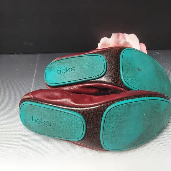 Tieks burgundy ballet flats size htf sz 10 leather