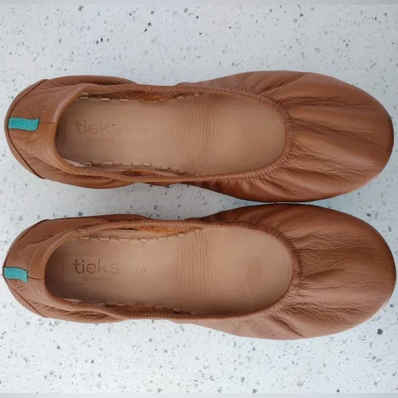 Tieks Chestnut Brown Flats Women's size 10 LIKE NEW
