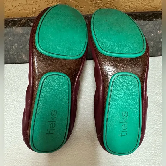 Tieks  size 6Women's Burgundy Leather Flats