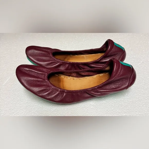 Tieks  size 6Women's Burgundy Leather Flats